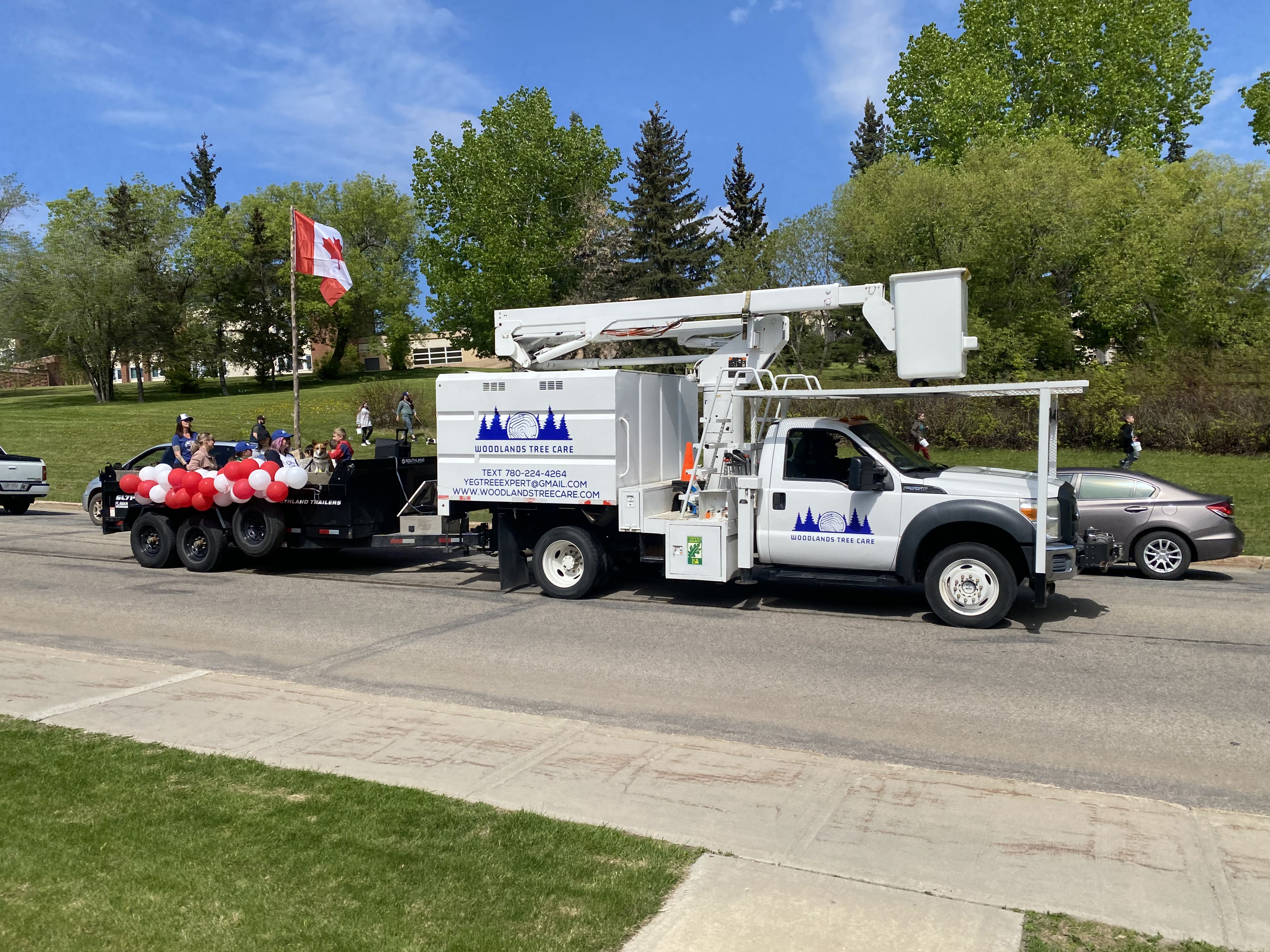 Woodlands Tree Care Parade Float, Zoom out shot
